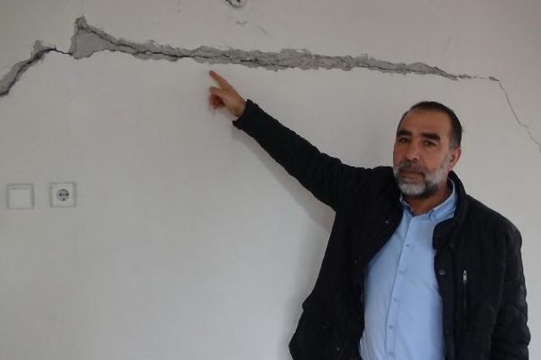 Deprem mağuru evini terk etti