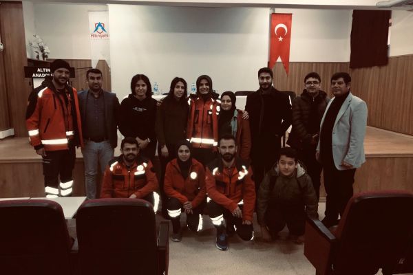 Depremin kahramanları öğrencilerle bir araya geldi