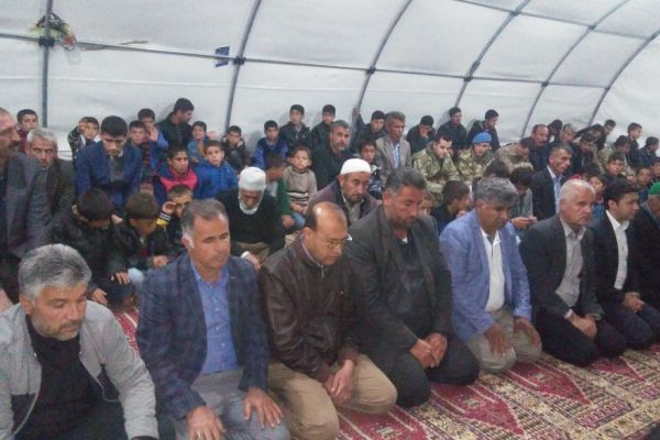 Depremin vurduğu Samsat'ta kandil çadırda kutlandı