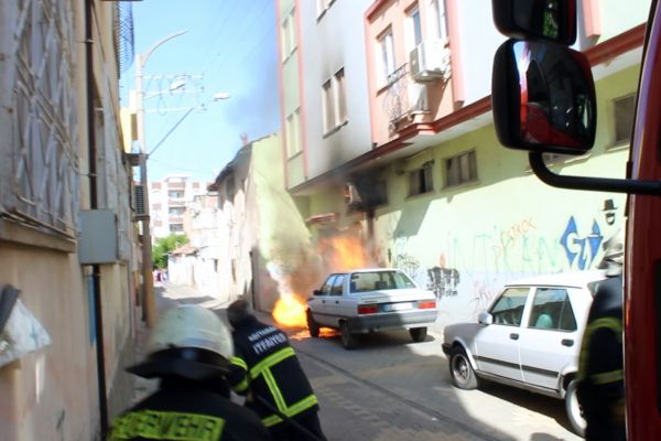 Doğalgaz yangını mahalle sakinlerini korkuttu