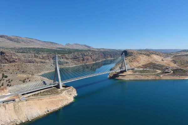 Doğu'nun Boğaz Köprüsü'nden 2 milyondan fazla araç geçti