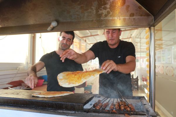 Dolar bozdurana sınırsız yemek bedava