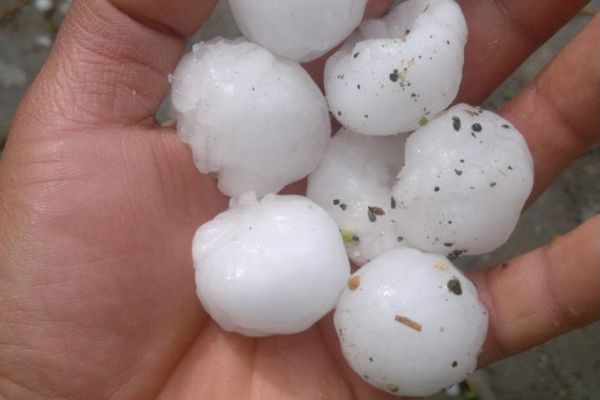 Dolu Yağışı Hayatı Felç Etti