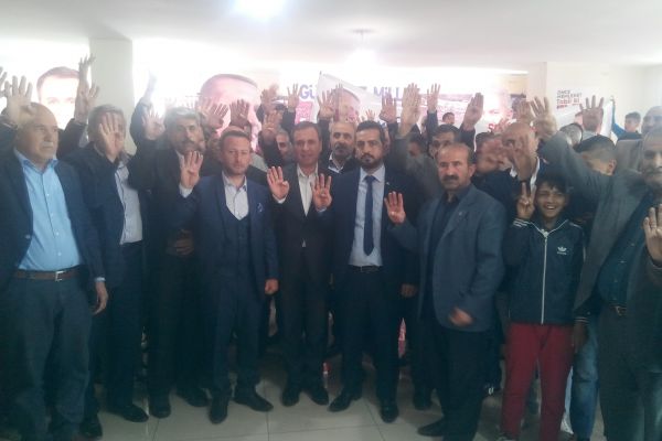 Dolunay Partisi'nden istifa ederek AK Parti'ye katıldılar