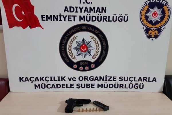 Durdurulan otomobilden tabanca çıktı