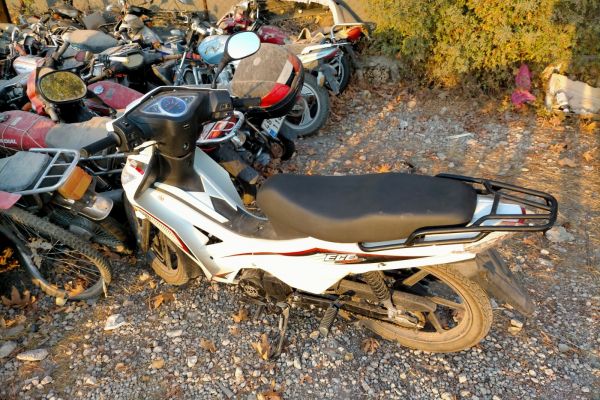 Durdurulan plakasız motosiklet çalıntı çıktı