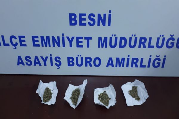 Durumundan şüphelenilen şahsın üzerinden uyuşturucu çıktı