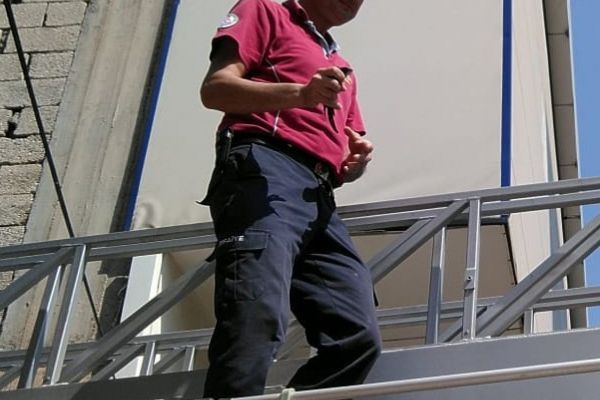 Ebabil kuşunu itfaiye ekipleri kurtardı