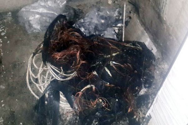 Elektrik kablolarını çalmak istediler