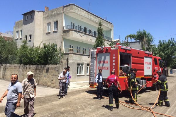 Elektrik kontağından çıkan yangın büyümeden söndürüldü