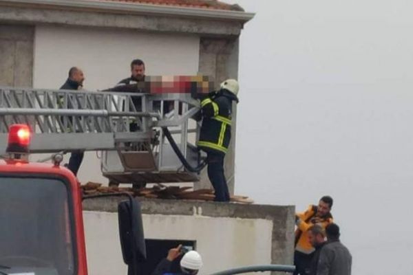Elektrik tellerine temas eden usta hayatını kaybetti
