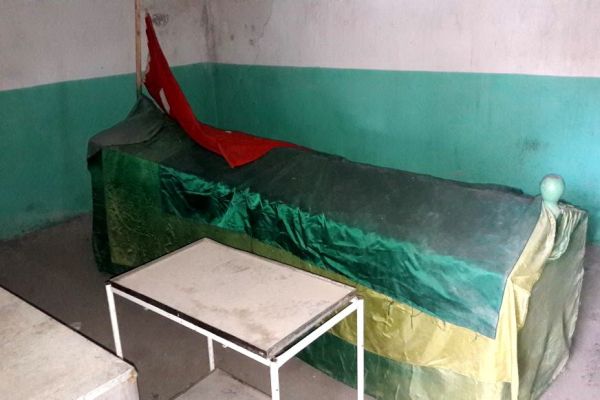  Emevi Komutanın Türbesi bakımsız kaldı