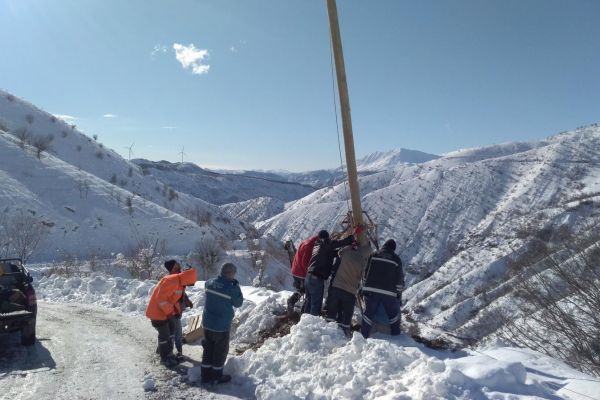Enerji nakil hatları onarılıyor