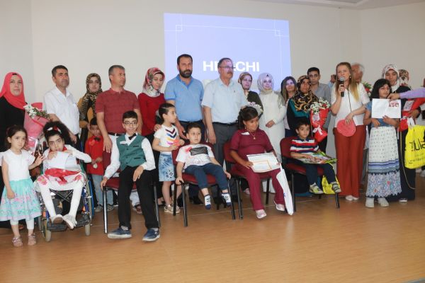 Engelli öğrencilerin karne heyecanı