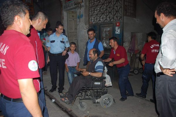 ENGELLİ VATANDAŞ TARİHİ TUZ HANI'NDA MAHSUR KALDI