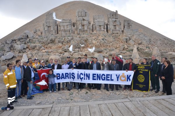 Engelliler Nemrut Dağı’nda Barış Diledi