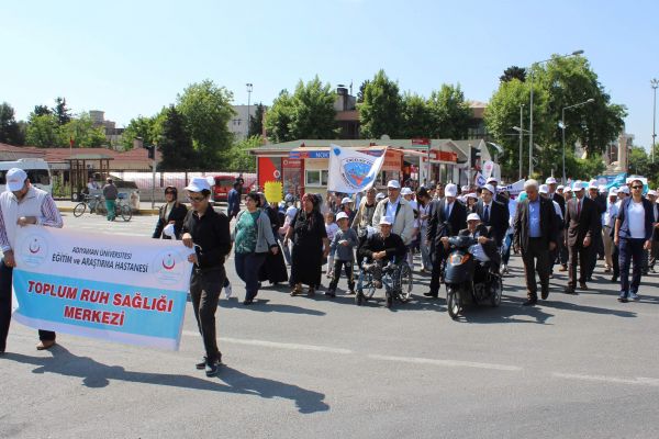 ENGELLİLERE AKÜLÜ VE TEKERLEKLİ SANDALYE DAĞITILDI