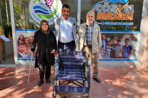 Engellilere tekerlekli sandalye verildi