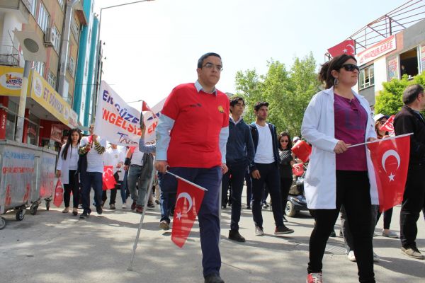 Engellilerin Nemrut tırmanışı kortej yürüyüşü ile start aldı