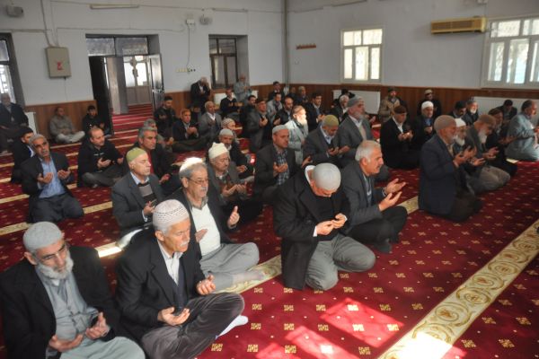 ERBAKAN KAHTA'DA DUALARLA ANILDI