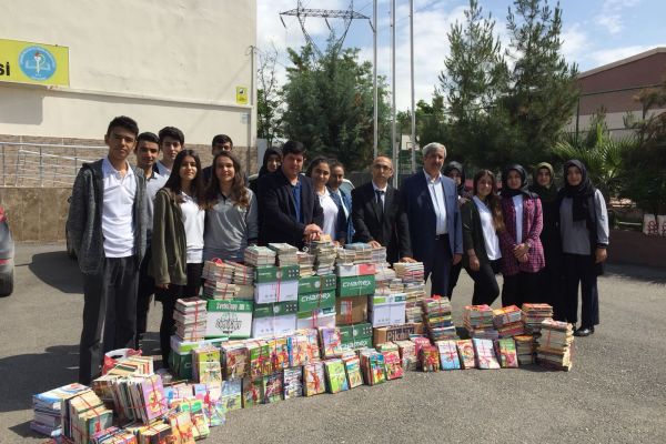 Erdemir Anadolu Sağlık Meslek Lisesinden köy okullarına kitap