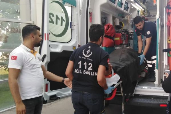 Eşarp yırtılınca ölümden döndü