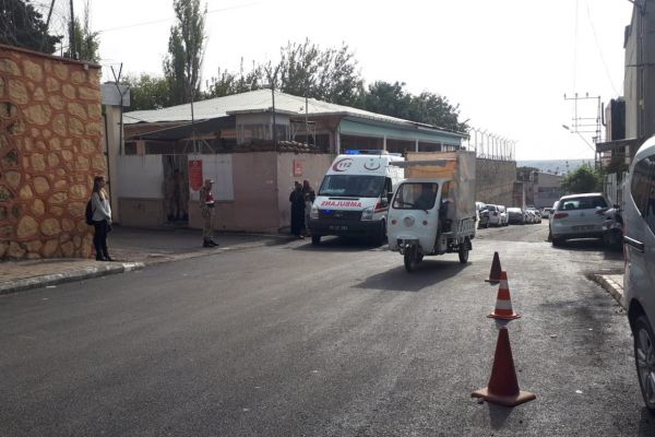 Eşini ve iki kızını darp etti