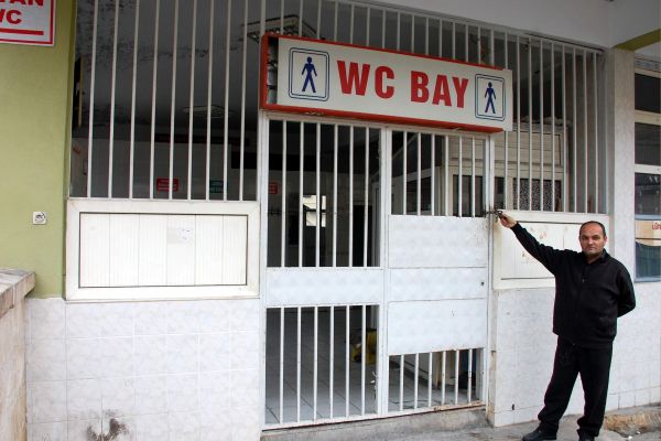 Esnaf, Kapalı Olan Cami Tuvaleti Ve Abdesthanelerin Açılmasını İstiyor