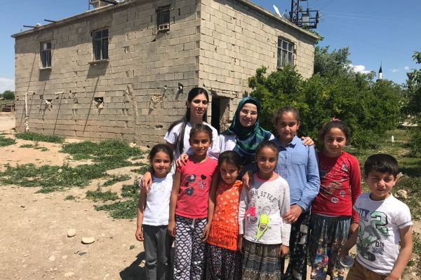 Evde sağlık birimi ekipleri depremzedeleri yalnız bırakmıyor