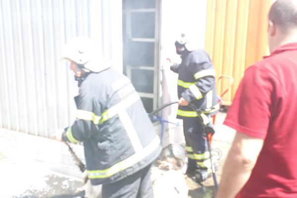 Fabrika yangını korkuttu