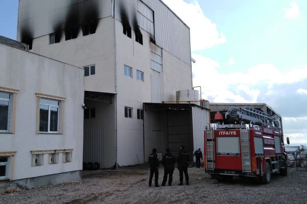 Fabrikada korkutan yangın
