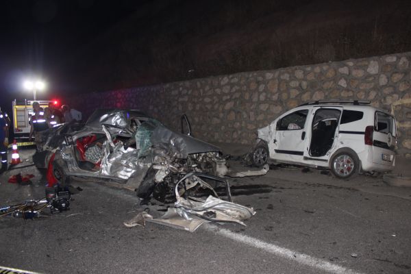 Feci kaza: Biri uzman çavuş 2 kişi hayatını kaybetti