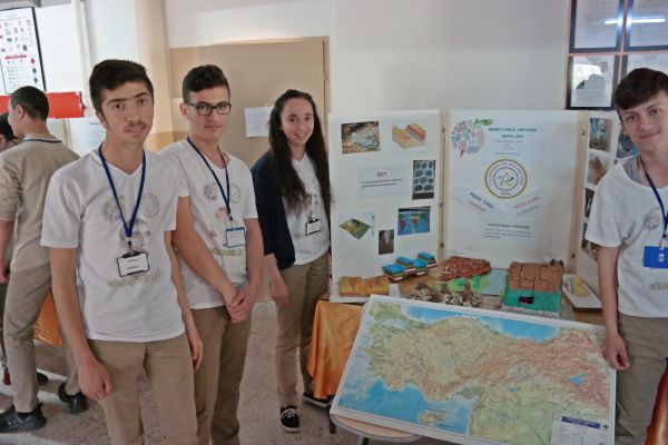Fen Lisesi’nde TÜBİTAK 4006 Bilim Fuarı gerçekleştirildi