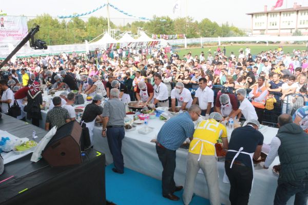 Festivalde ödüllü çiğköfte yarışması