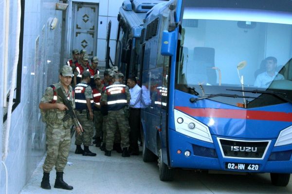 FETÖ'cülerin cezaları onandı beraatleri bozuldu