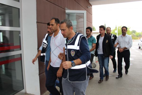 FETÖ’den aranan 9 öğretmenden 5’i yakalanarak adliyeye sevk edildi