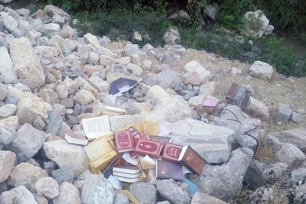 FETÖ'ye ait kitaplar bulundu