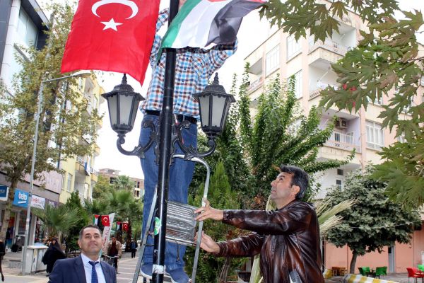 Filistin Caddesi’ndeki Bayraklar Yenilendi