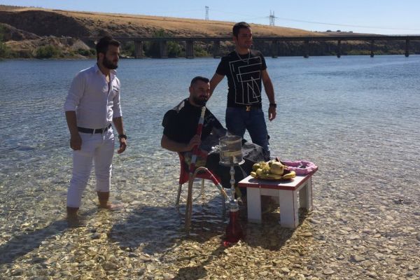 Fırat’ın ortasında damat tıraşı