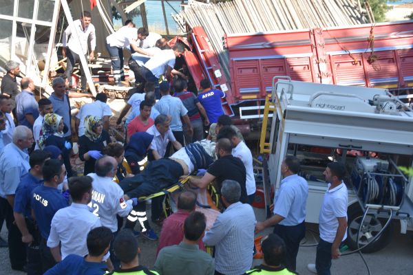 Freni patlayan kamyon mescide daldı: 3 ölü, 2 yaralı