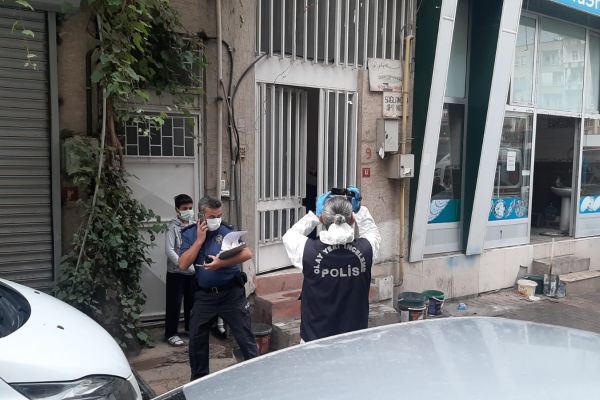 Genç sağlık memuru evinde ölü bulundu