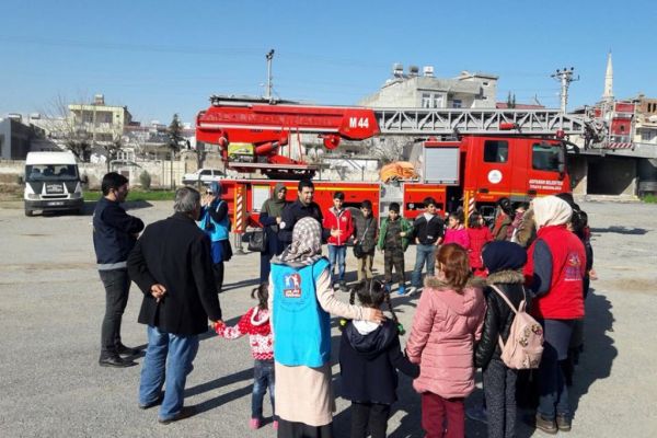 Gençlik merkezi öğrencilerine itfaiye mesleği anlatıldı