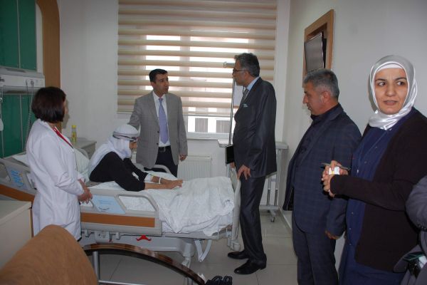 GENEL SEKRETER ÖZ İLE HASTANE YÖNETİCİSİ DOĞAN, HASTALARI ZİYARET ETTİ