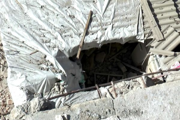 Göktaşı gibi düştü