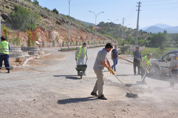 Gölbaşı Gölleri çevresinde temizlik çalışması