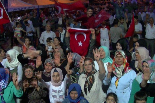 Gölbaşı ilçesinde demokrasi nöbeti tüm hızıyla devam ediyor