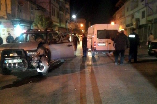 Gölbaşı İlçesinde Minibüs İle Pikap Çarpıştı