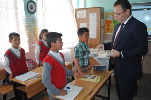 Gölbaşı Kaymakamından TEOG Öncesi Öğrencilere Kahvaltı