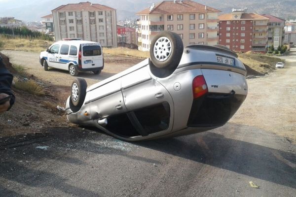 Gölbaşında otomobil takla attı