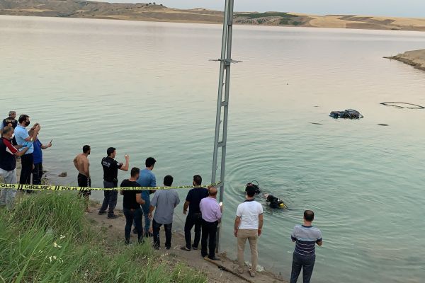 Gölete giren genç boğuldu